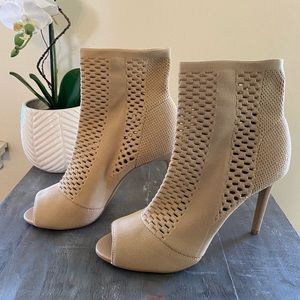Women’s Charles David Irwin heel nude Sz11